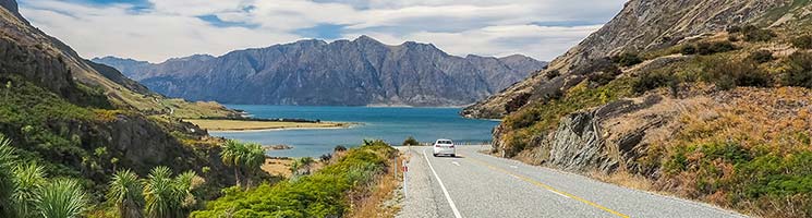 lake and road in new zealand